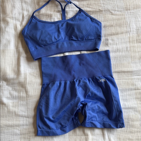 AYBL Empower Seamless SET | Medium Top and Small Shorts - Picture 2 of 5
